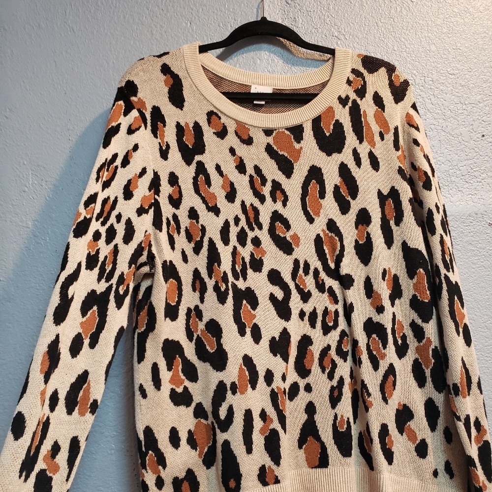 Worn 1X cheetah print lightweight sweater